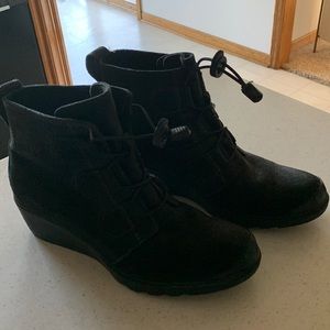Sorel black suede booties